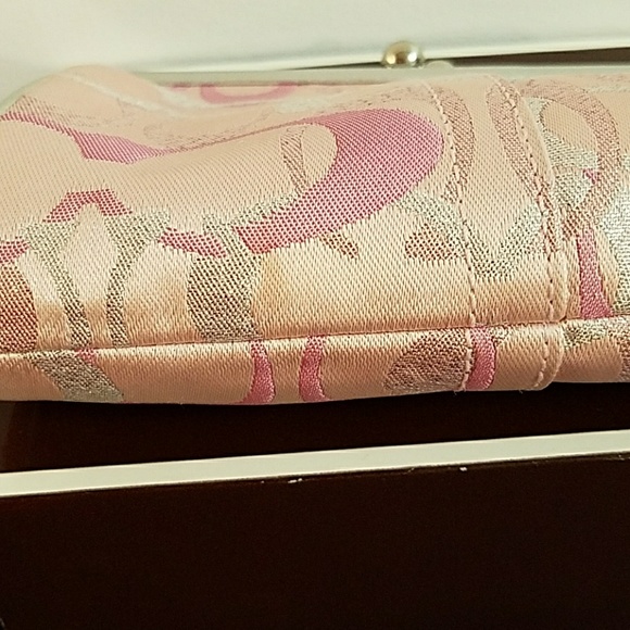 COACH Signature Pink & Silver Kiss Lock Wristlet - Picture 5 of 7